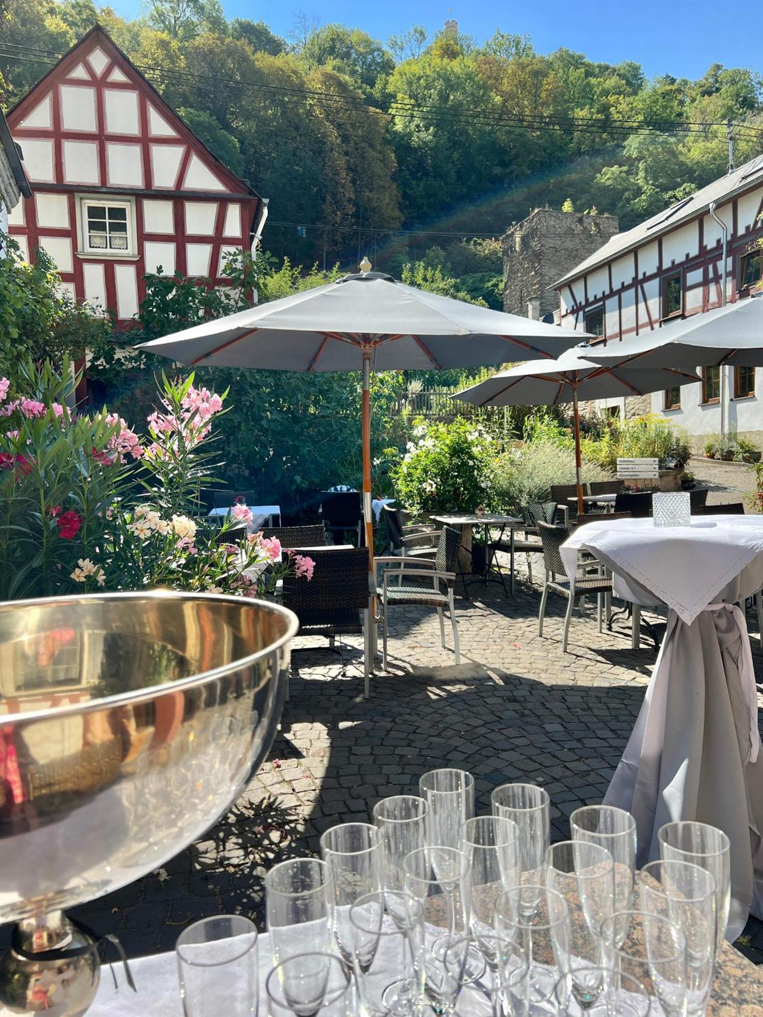 Landgasthof Zum Weissen Schwanen Braubach Exterior foto